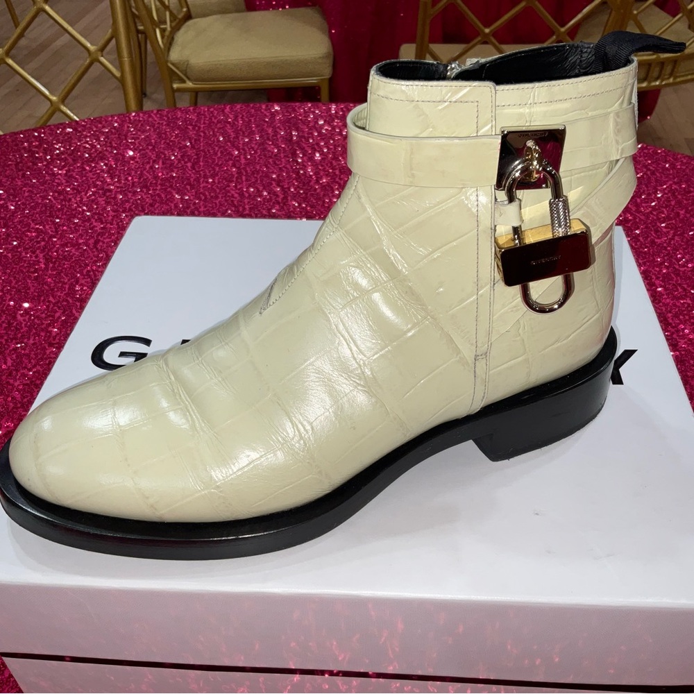 Givenchy men’s lock boot